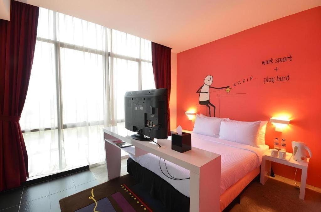 Zoom Inn Boutique Hotel - Danga Bay Johor Bahru Luaran gambar
