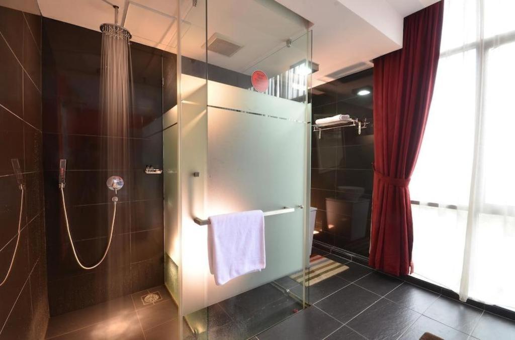 Zoom Inn Boutique Hotel - Danga Bay Johor Bahru Luaran gambar