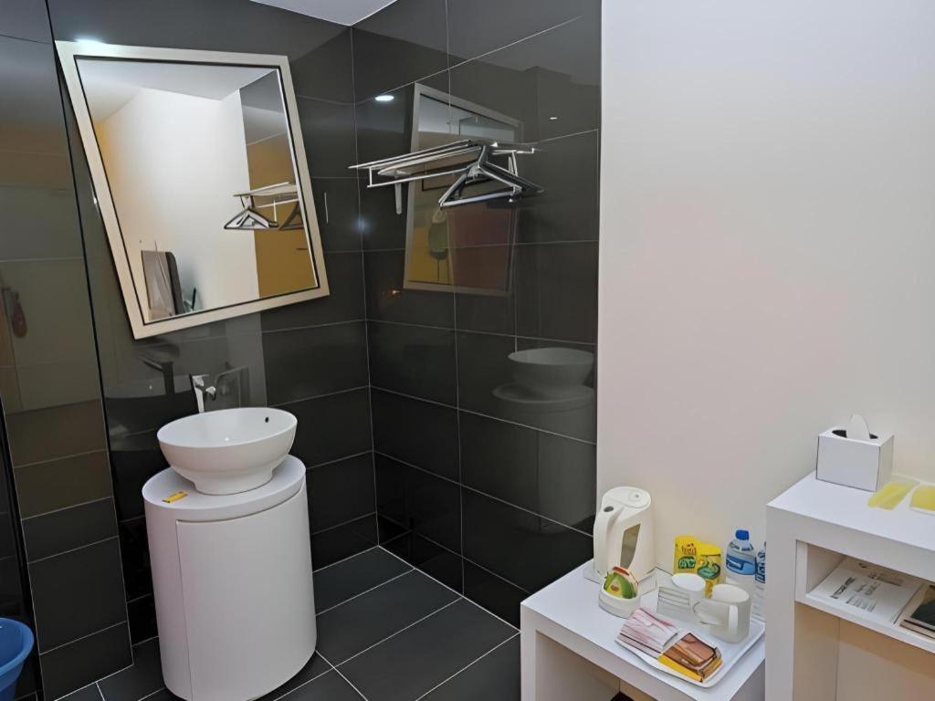 Zoom Inn Boutique Hotel - Danga Bay Johor Bahru Luaran gambar
